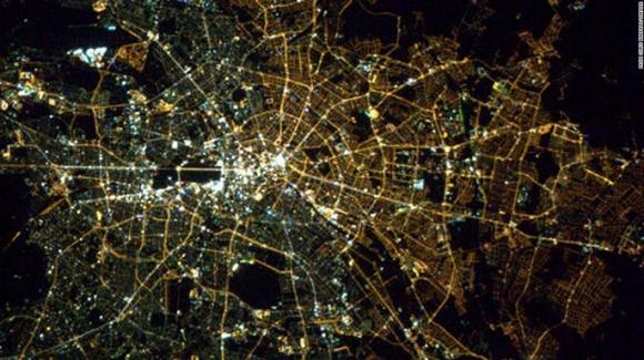 42 2 30 Nam Buc Tuong Berlin Sup Do Van Nhieu Khac Biet Giua Mien Dong Va Tay Nuoc Duc