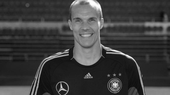 42 1 Robert Enke Va Cai Chet Khien Ca The Gioi Roi Nuoc Mat