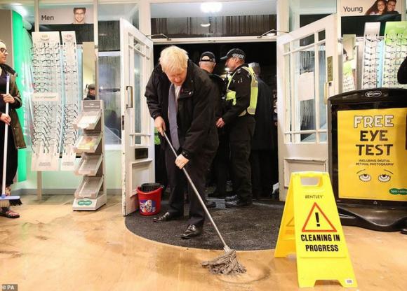 42 1 Tham Vung Lut Thu Tuong Anh Hang Hai Cam Choi Lau Nha