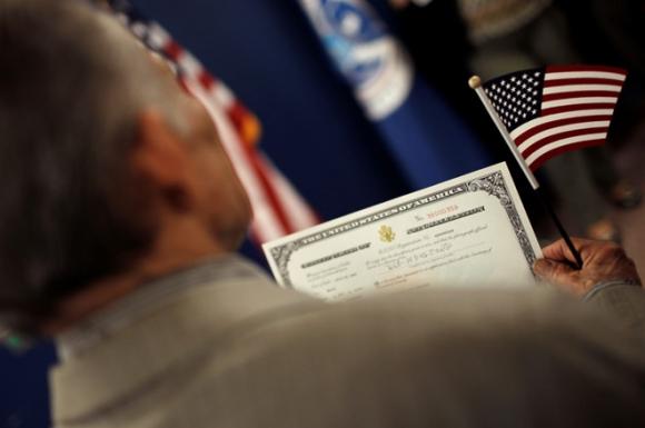 42 1 Tong Thong Trump Muon Tang Le Phi Nhap Tich My