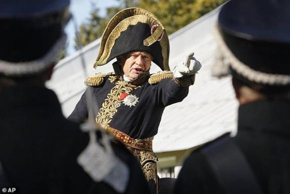 42 3 Giao Su Noi Tieng Nguoi Nga Say Ruou Roi Xuong Song Mang Theo Chiec Ba Lo Dam Mau He Lo Toi Ac Man Ro Tu Moi Tinh Lech Lac