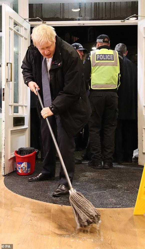 42 6 Tham Vung Lut Thu Tuong Anh Hang Hai Cam Choi Lau Nha