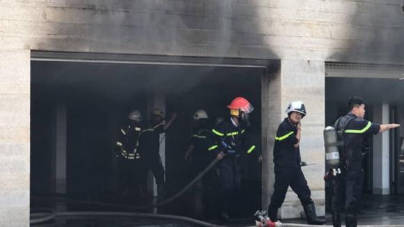 42 1 Chay Du Doi Tai Tang Ham Biet Thu Chua Nhieu Oto Sang Cua Dai Gia Thep Nhieu Tai San Bi Thieu Rui