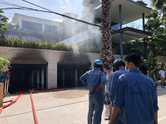 42 3 Chay Du Doi Tai Tang Ham Biet Thu Chua Nhieu Oto Sang Cua Dai Gia Thep Nhieu Tai San Bi Thieu Rui