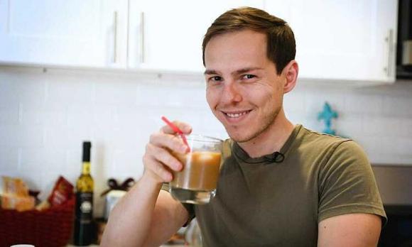 Triệu phú chuyên săn đồ giá rẻ để tiết kiệm từng xu