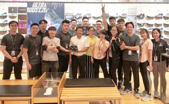 42 3 Ong Doan Ngoc Hai Ban Dien Thoai Dong Ho Hang Hieu Lo Cho Nguoi Vo Gia Cu