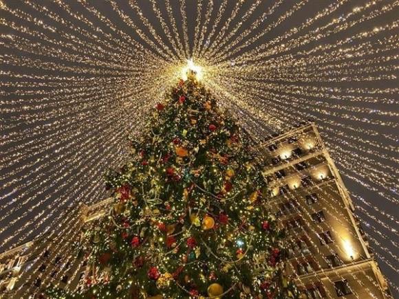 42 16 Moscow Don Giao Thua Trong Mua Dong Nong Nhat 140 Nam