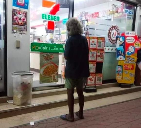 42 1 Nguoi Vo Gia Cu Dem Tang Toan Bo Tien Truoc Luc Mat