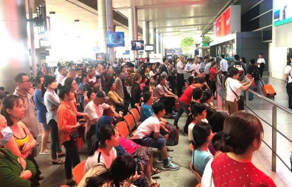 42 1 Bien Nguoi Don Viet Kieu Ve Que An Tet Chat Kin San Bay