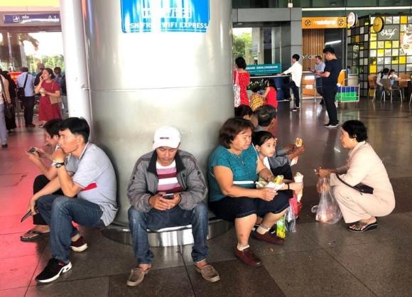 42 4 Bien Nguoi Don Viet Kieu Ve Que An Tet Chat Kin San Bay