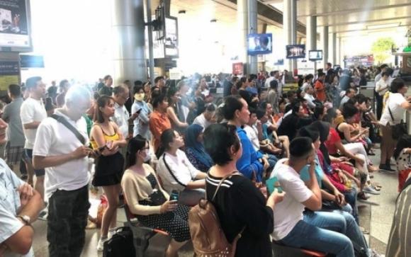 42 7 Bien Nguoi Don Viet Kieu Ve Que An Tet Chat Kin San Bay