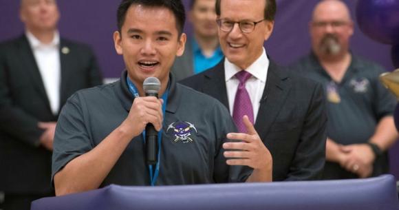 42 2 Thay Giao Nguoi My Goc Viet Duoc Trao Oscar Giao Duc Toi Chi Muon Duoc Goi La Thay Giao