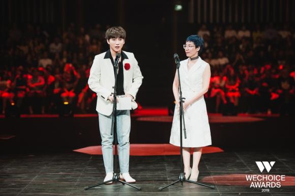 42 2 Cu Ba Do Thi Mo Nguoi Nang Nac Xin Ra Khoi Ho Ngheo Lot Top 10 Nhan Vat Truyen Cam Hung Wechoice Awards 2019
