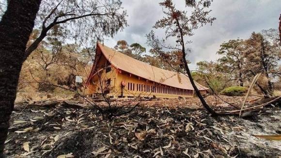 42 2 Dieu Ky Dieu Khi Ngoi Chua Con Nguyen Ven Trong Dam Chay Rung O Uc