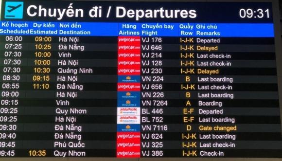 42 7 San Bay Tan Son Nhat Bien Nguoi Chen Chan Ve Que Don Tet