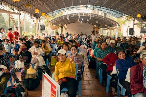 42 1 Chuyen Xe Mien Phi Dua Nguoi Ban Ve So Dao Ve Que