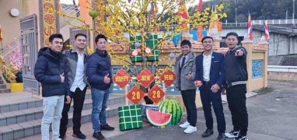 42 3 Lao Dong Viet Xu Nguoi An Tet Trong Nghen Ngao