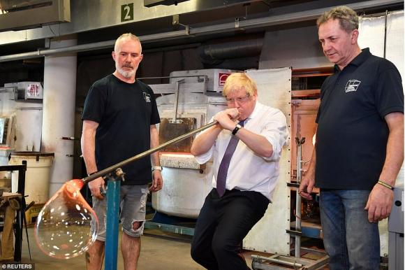 42 20 Dan Anh An Mung Khi Dat Nuoc Chinh Thuc Roi Eu