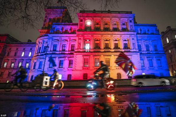 42 21 Dan Anh An Mung Khi Dat Nuoc Chinh Thuc Roi Eu