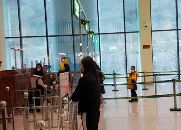 42 2 Hang Dai Nguoi Tu Trung Quoc Xep Hang Tai Cua Khau Bien Gioi