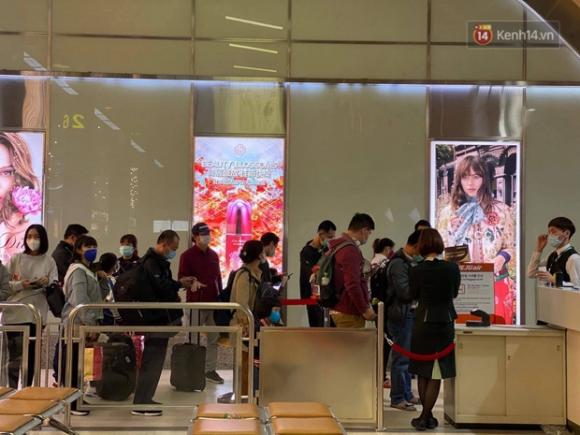 42 3 Ca Tram Du Khach Viet Vat Vo O San Bay Dai Loan Tu Sang Den Toi De Cho Ve Nuoc Trong Mua Dich Virus Corona