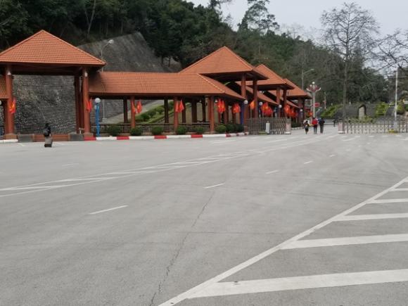 42 4 Hang Dai Nguoi Tu Trung Quoc Xep Hang Tai Cua Khau Bien Gioi