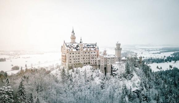 42 3 Lau Dai Neuschwanstein Logo Bat Hu Cua Hang Walt Disney