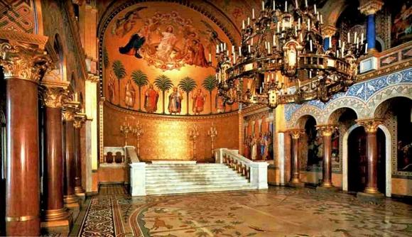 42 7 Lau Dai Neuschwanstein Logo Bat Hu Cua Hang Walt Disney