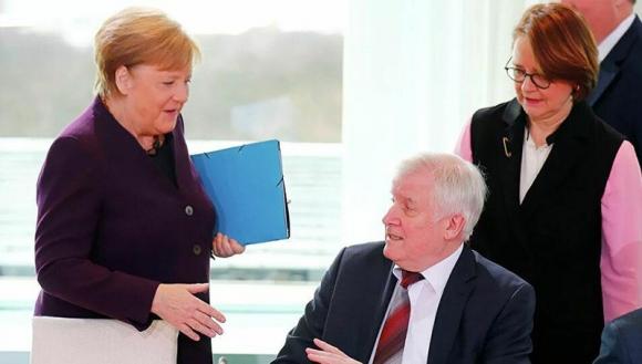 42 1 Bat Ngo Thu Tuong Merkel Bi Bo Truong Duc Tu Choi Bat Tay Vi Covid 19