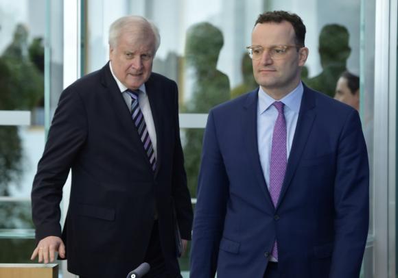 42 1 Khong The Ghep Buc Tranh Vo So Manh Duc Doi Mat Dot Bung Phat Virus