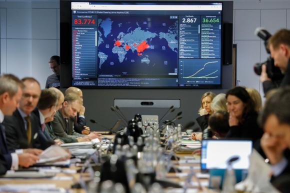 42 2 Khong The Ghep Buc Tranh Vo So Manh Duc Doi Mat Dot Bung Phat Virus