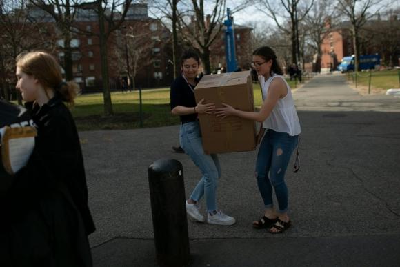 42 4 Cuoc Song Sinh Vien Viet Dao Lon Khi Dai Hoc My Dong Cua Vi Dich