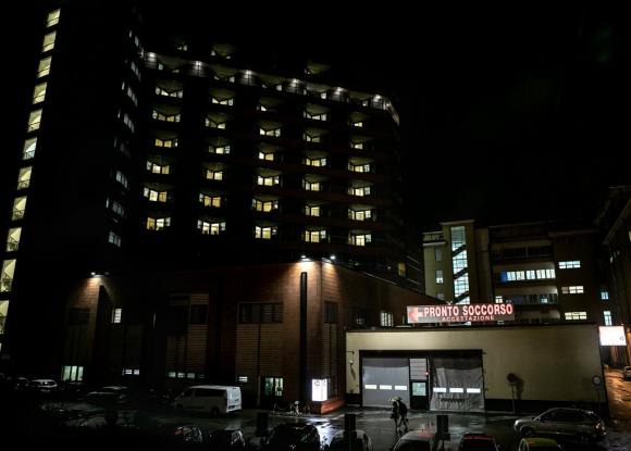 42 5 Cuoc Chien Cua Cac Bac Si Italy La Loi Canh Bao Ve Virus Corona