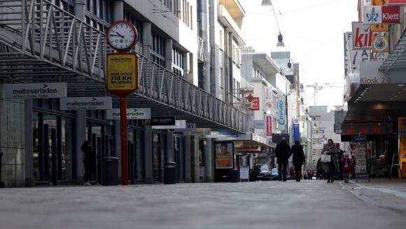 42 1 Duc Cam Dich Vu Khong Thiet Yeu Dong Cua Hau Het Cac Cua Hang Trong Nuoc