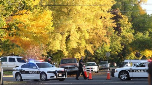 42 1 Giua Covid 19 Canh Sat My Yeu Cau Toi Pham Ngung Hoat Dong Den Khi Co Thong Bao Moi