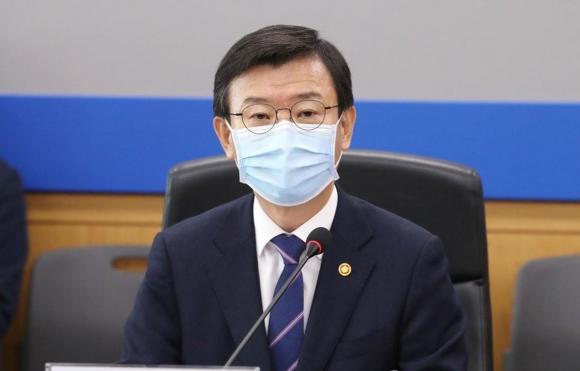 42 1 Han Quoc Bo Truong Tu Cach Ly Do Tiep Xuc Gan Voi Benh Nhan Covid 19