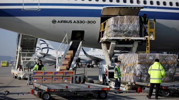 42 1 Duc To Bi My Choi Ban Gianh Mua Khau Trang Voi Gia Cao