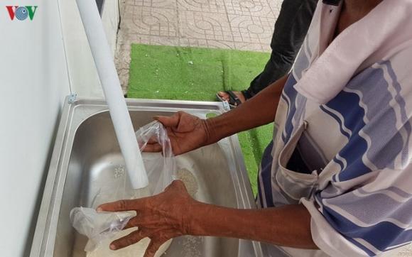 42 4 Nhung Viec Lam Dam Tinh Nguoi Trong Dai Dich Covid 19