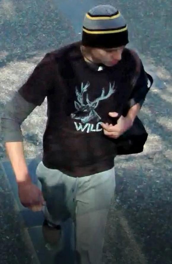 42 2 Truy Tim Thanh Nien Dam Vao Mat Co Gai Goc A O Canada