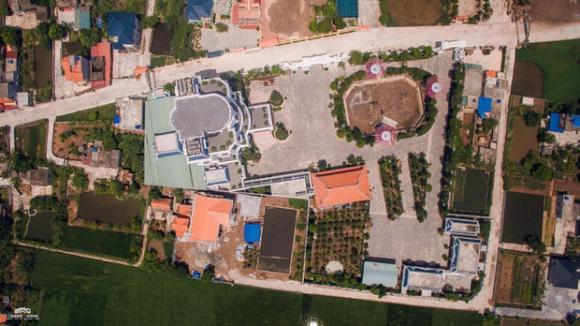 42 3 Chu Nhan Toa Lau Dai Co Han San Do Truc Thang O Thai Binh La Ai