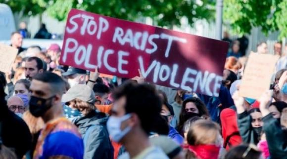 42 1 Bieu Tinh Ung Ho Nguoi My Da Den Lan Sang Chau Au