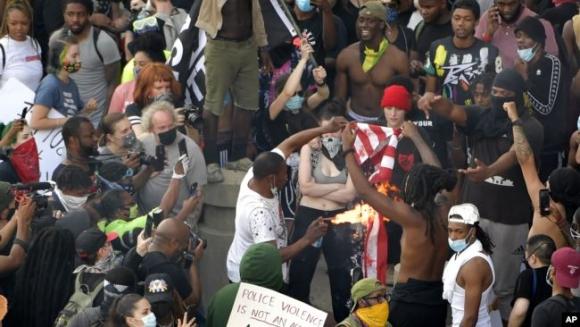 42 1 Bieu Tinh Bung Phat Khap 50 Bang Nuoc My Ghi Nhan Hon 1000 Ca Tu Vong Chi Trong Mot Ngay Do Covid 19