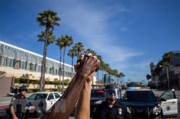 42 1 Bang Dau Tien Cua Duc Thong Qua Du Luat Chong Phan Biet Doi Xu