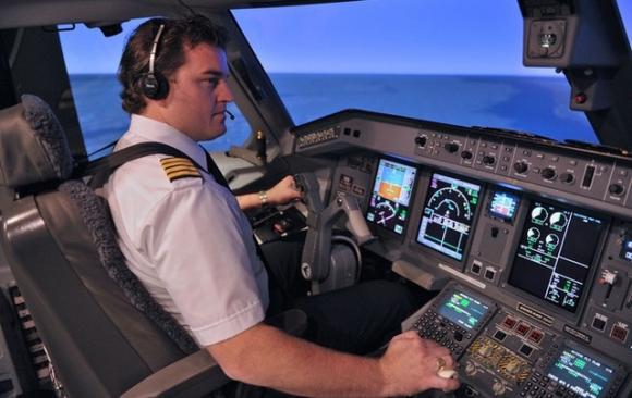 42 1 Dinh Chi Bay Gan 20 Phi Cong Pakistan Dang Lam Viec Tai Viet Nam