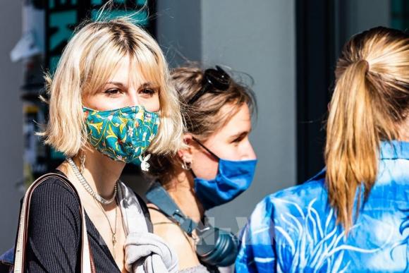 42 1 Duc Van Duy Tri Yeu Cau Bat Buoc Deo Khau Trang