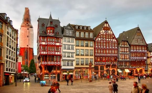 Lỡ nhịp con tim với Quảng trường Römerberg – Trái tim của Frankfurt