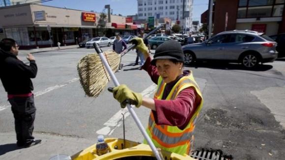 42 1 Nghe Quet Rac O My Cam Nhan Cua Me Don Than Nguoi Viet Khien Bao Mang My Bung No