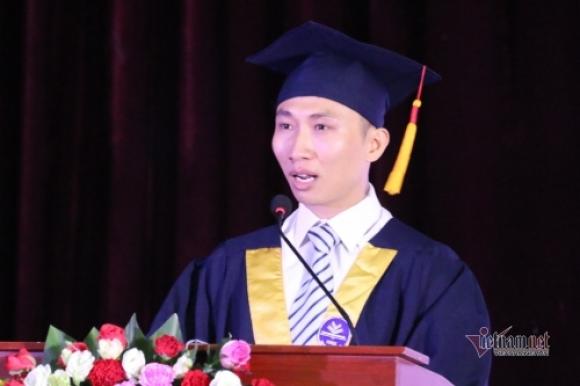 Thủ khoa 30 tuổi trường Sư phạm từng bỏ dở đại học hàng đầu thế giới