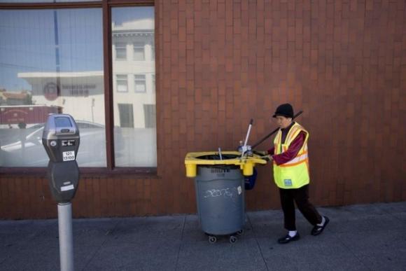 42 2 Nghe Quet Rac O My Cam Nhan Cua Me Don Than Nguoi Viet Khien Bao Mang My Bung No