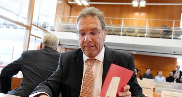 42 1 Nghi Si Duc Loi De Doa Cua Cac Thuong Nghi Si My Doi Voi Dong Bac   2 La Dinh Cao Cua Su Xac Xuoc